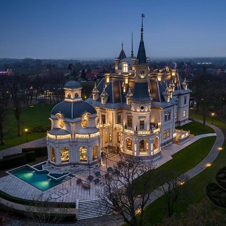 Botaniq Castle Of Tura - Small Luxury Hotels Of The World Luaran gambar