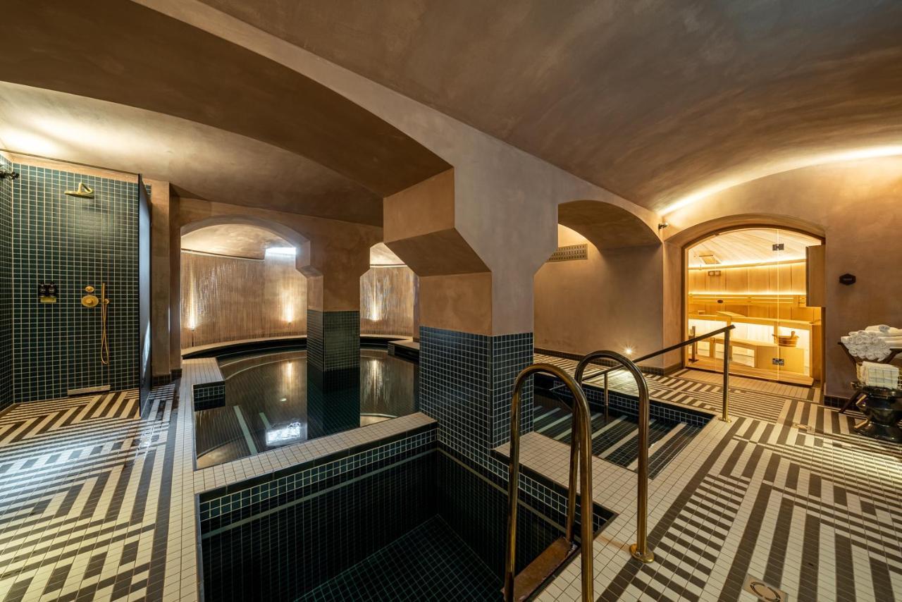 Botaniq Castle Of Tura - Small Luxury Hotels Of The World Luaran gambar