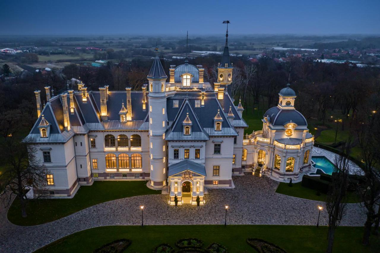 Botaniq Castle Of Tura - Small Luxury Hotels Of The World Luaran gambar