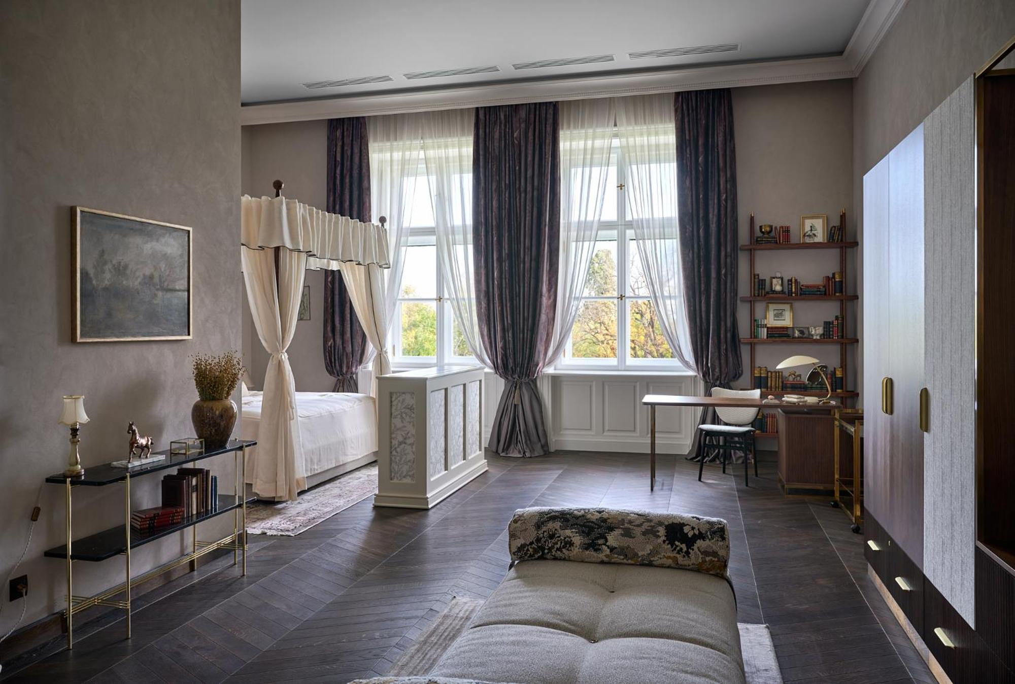 Botaniq Castle Of Tura - Small Luxury Hotels Of The World Luaran gambar