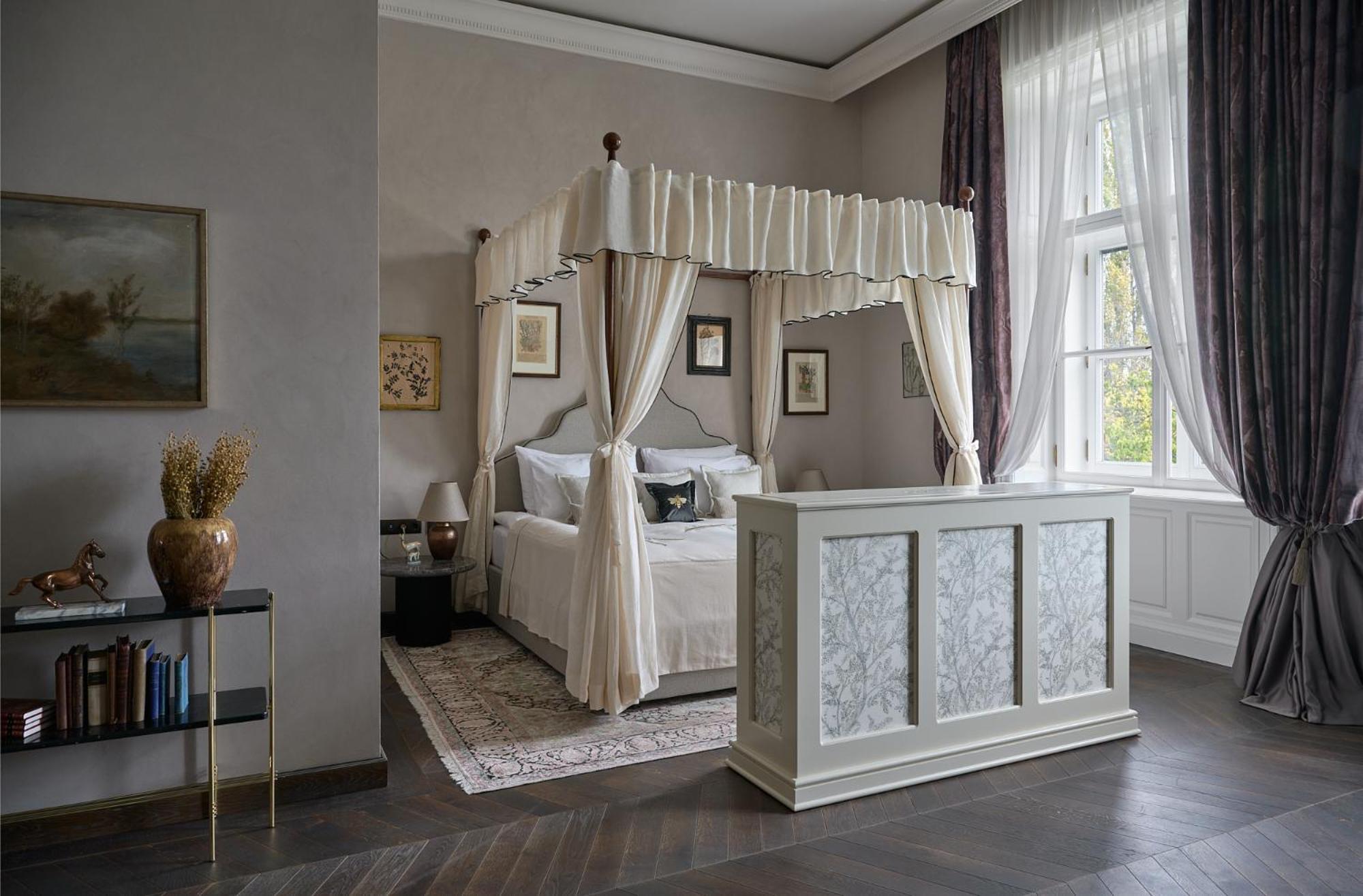 Botaniq Castle Of Tura - Small Luxury Hotels Of The World Luaran gambar